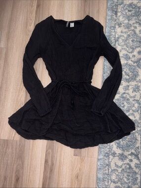 H&M Black Long-Sleeve V-Neck Waist Tie Cotton Gauze Dress